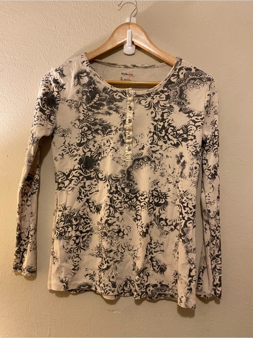Women’s Style And Co Ribbed Thermal Henley Top With Embellished Buttons SzM